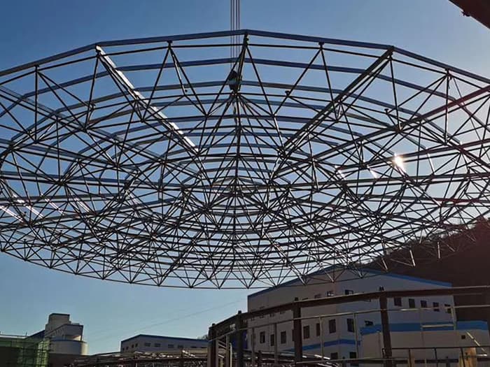沙坪坝螺栓球网架工程施工现场